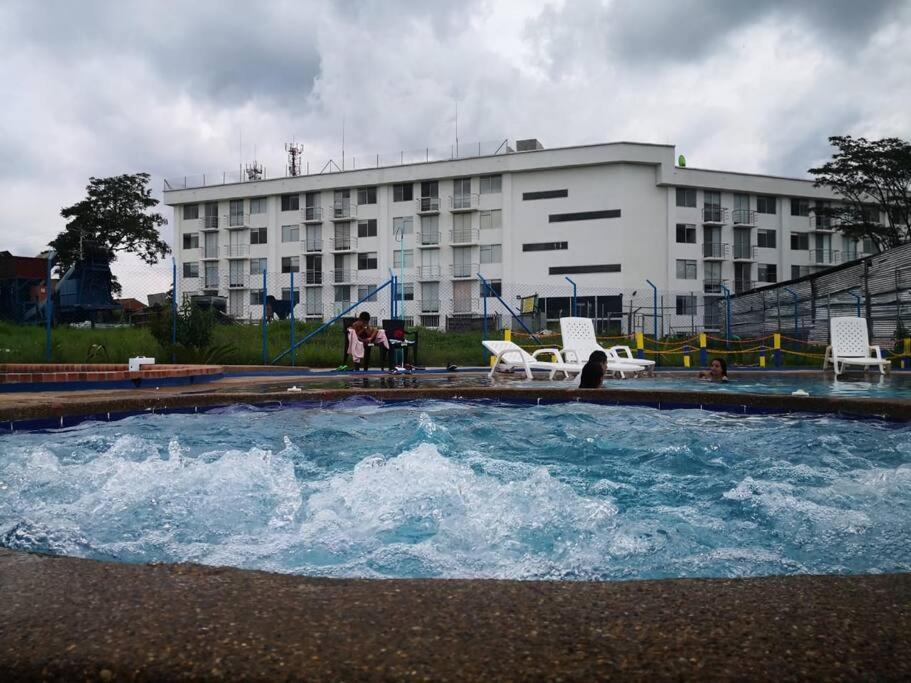 Cerca Parque Del Cafe Con Piscina Apartment