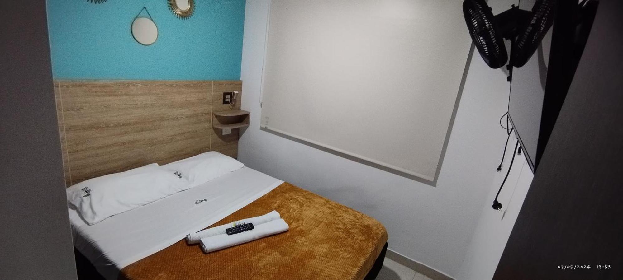 Cerca Parque Del Cafe Con Piscina