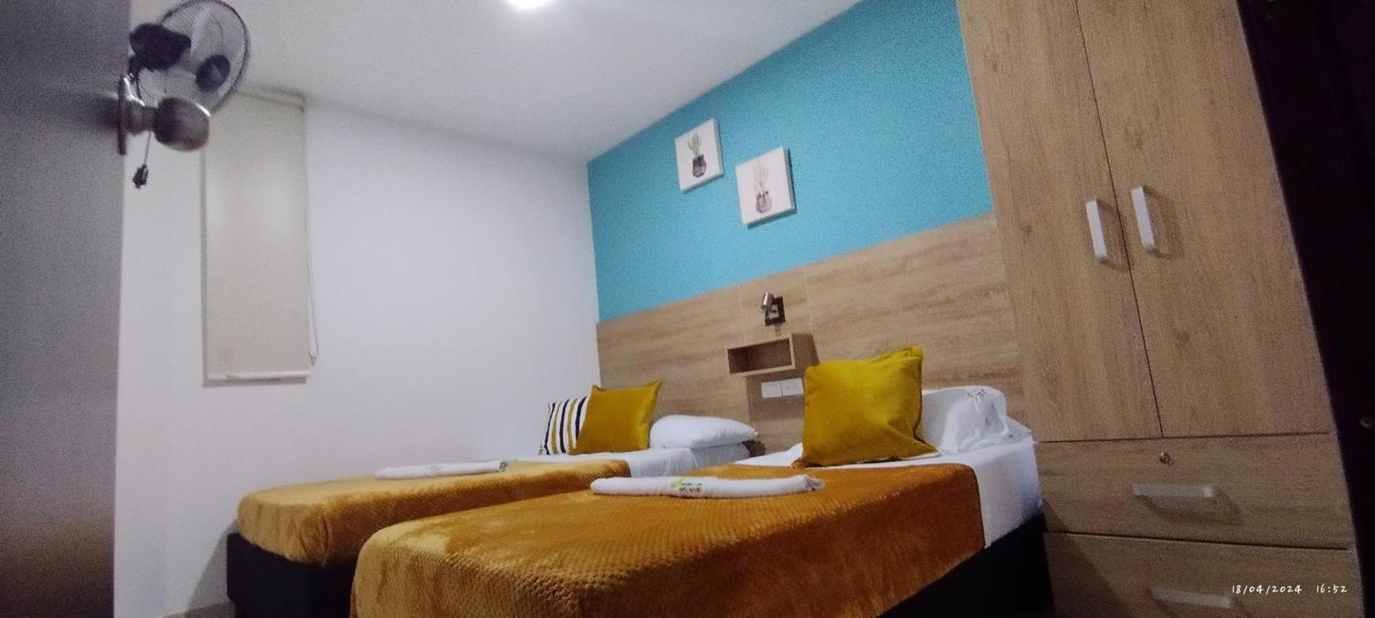 Cerca Parque Del Café Con Piscina